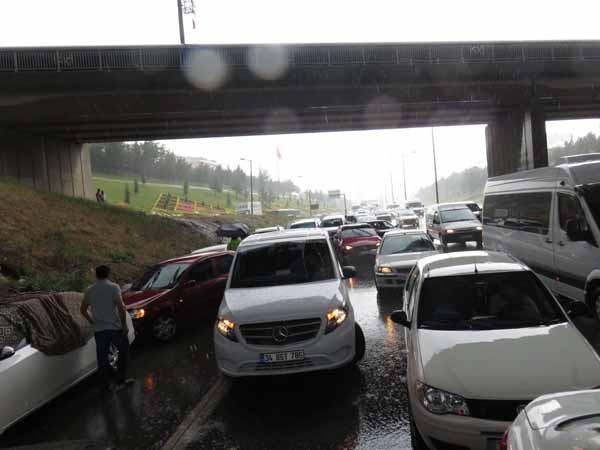 İstanbul'a dolu yağdı! 