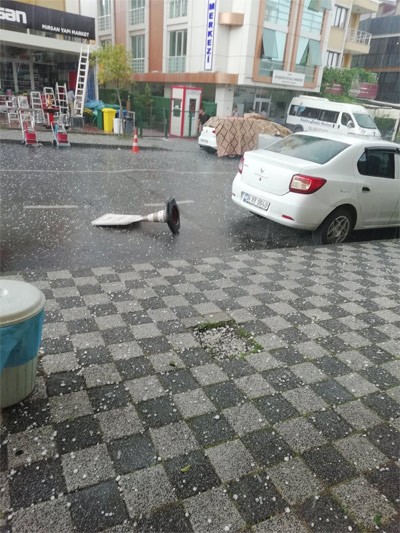 İstanbul'a dolu yağdı! 