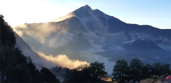 Yüzlerce turist kapana kısıldı!