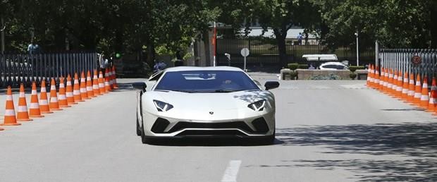 Kenan Sofuoğlu Meclise Lamborghini ile gitti