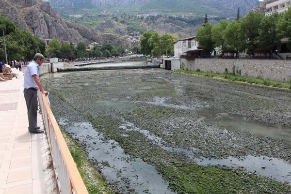 Yeşilırmak Nehri susuz kaldı! Vatandaş şaşkın