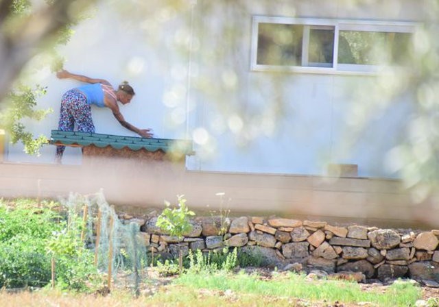 Özlem Tekin, her şeyi bırakıp köye yerleşti