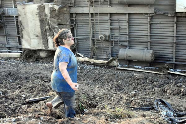 Çorlu'da tren vagonları devrildi... İlk görüntüler