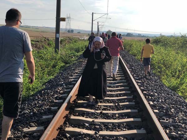 Çorlu'da tren vagonları devrildi... İlk görüntüler