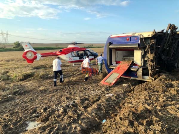 Çorlu'da tren vagonları devrildi... İlk görüntüler