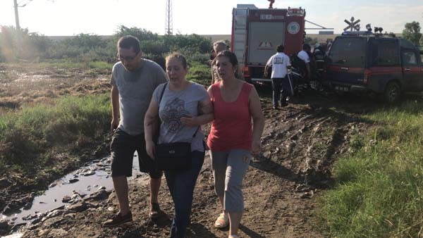 Çorlu'da tren vagonları devrildi... İlk görüntüler