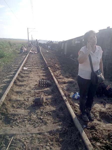 Çorlu'da tren vagonları devrildi... İlk görüntüler