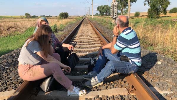 Çorlu'da tren vagonları devrildi... İlk görüntüler