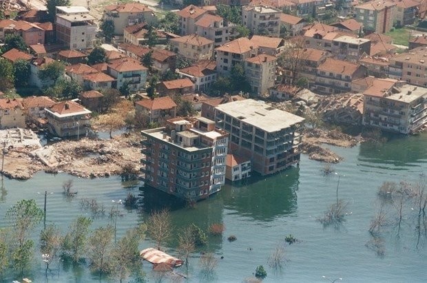 Hafızalardan silinemeyen 17 Ağustos depremi