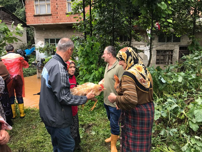 Rize'de sel felaketi başkan bu mesajı attı: Batıyoruz!