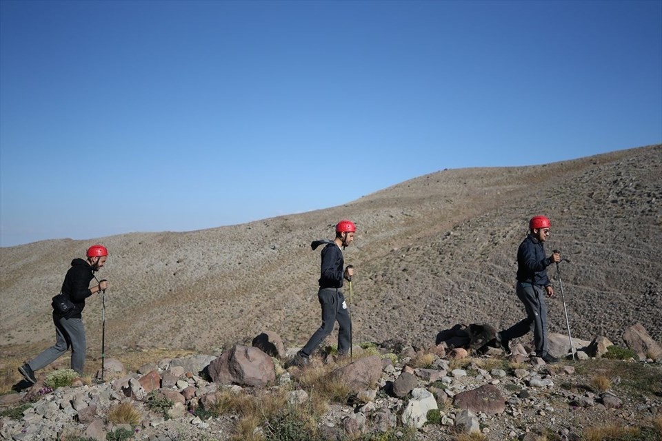 Erciyes Dağı'nda 'tarifeli zirve tırmanışı' yapıyorlar