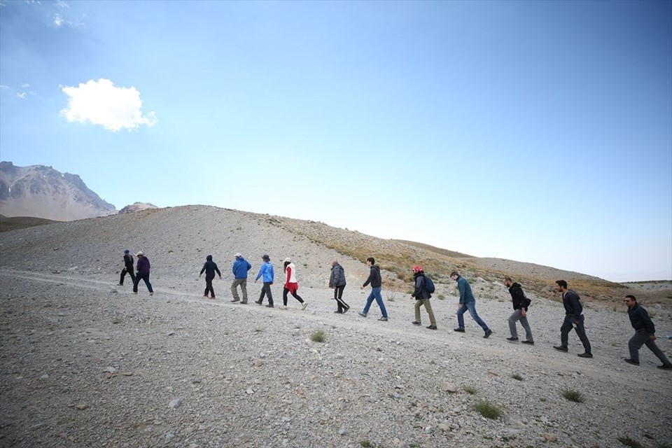 Erciyes Dağı'nda 'tarifeli zirve tırmanışı' yapıyorlar