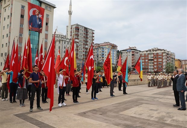 Tüm yurtta Zafer Bayramı kutlanması