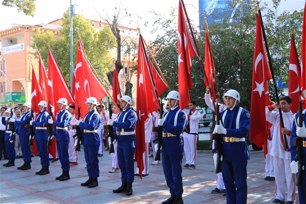 Tüm yurtta Zafer Bayramı kutlanması