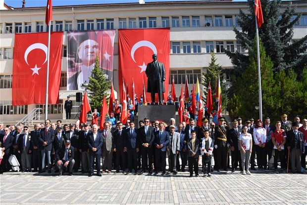 Tüm yurtta Zafer Bayramı kutlanması