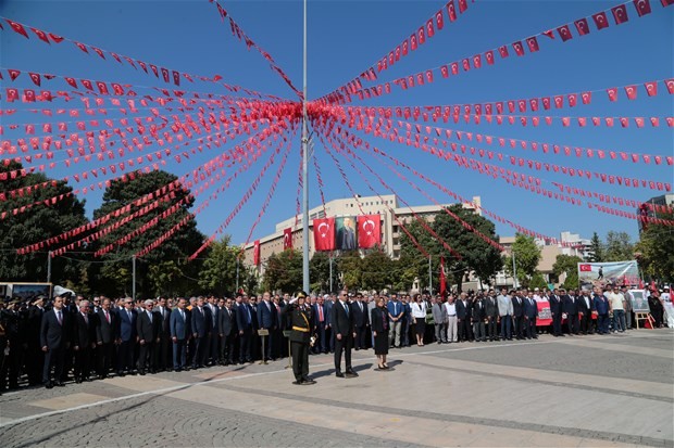 Tüm yurtta Zafer Bayramı kutlanması