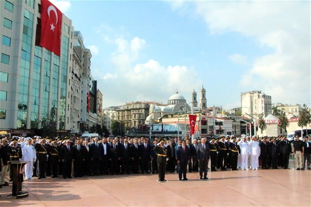 Tüm yurtta Zafer Bayramı kutlanması