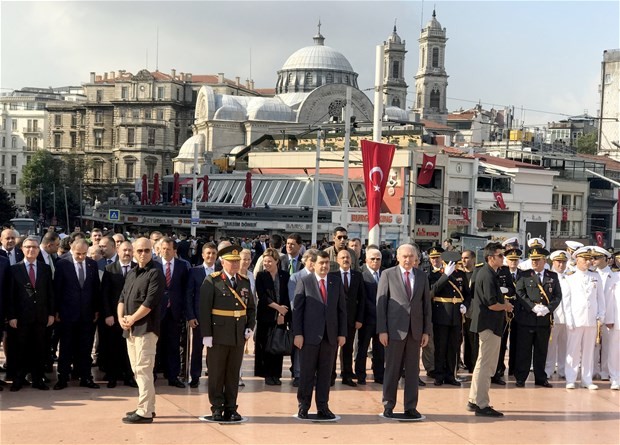 Tüm yurtta Zafer Bayramı kutlanması