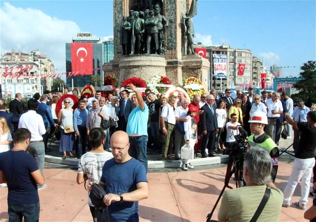 Tüm yurtta Zafer Bayramı kutlanması