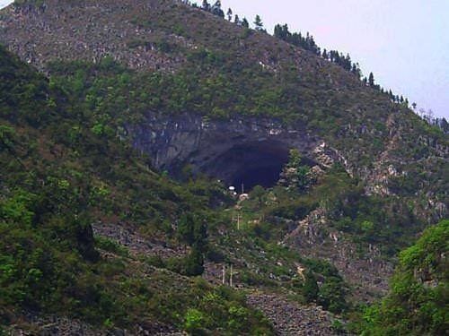 Çin'de keşfedilen yeraltı kenti görenleri büyülüyor