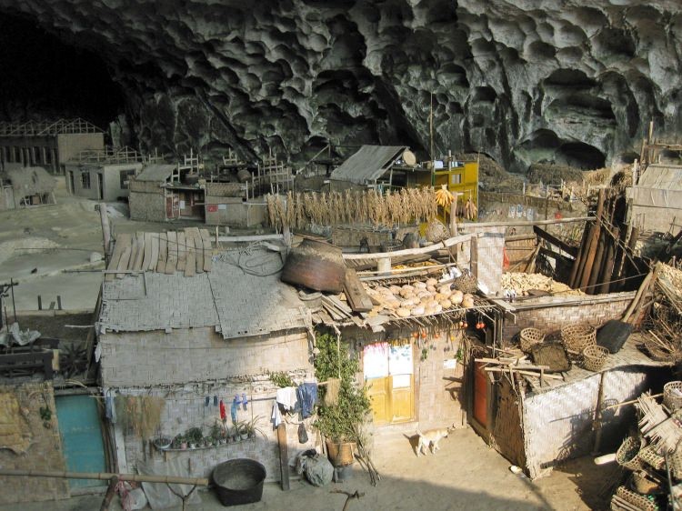 Çin'de keşfedilen yeraltı kenti görenleri büyülüyor