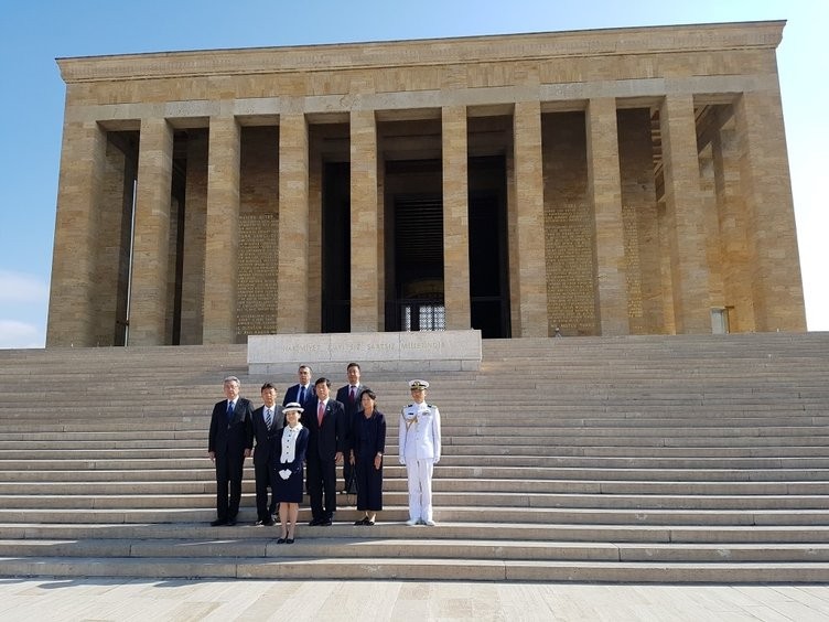 Japonya Prensesi Anıtkabir'i ziyaret etti