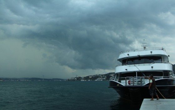 İstanbul'da gökyüzünü kara bulutlar kapladı