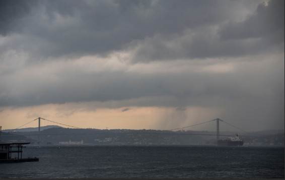 İstanbul'da gökyüzünü kara bulutlar kapladı