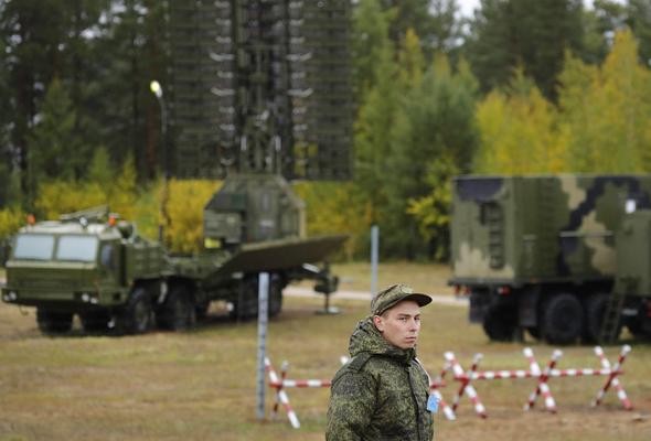 Putin Türk kökenli bakan ile Vostok-2018'i izledi