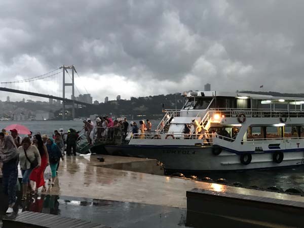 İstanbul'da ürküten görüntü! Şehri çevreledi