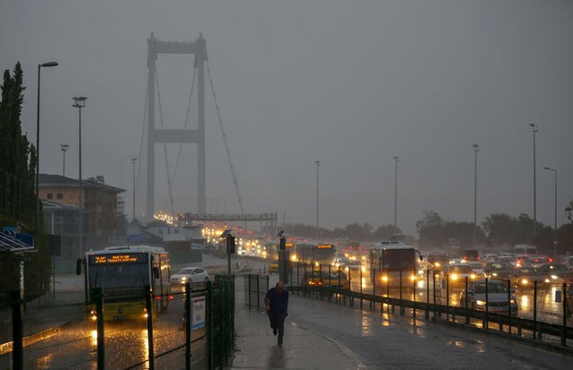 Sağanak yağış İstanbul'un tamamında etkili oldu