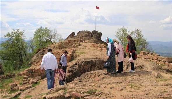 Kurul Kalesi’nde 8 yıllık kazı sona erdi! 2 bin parça tarihi eser bulundu