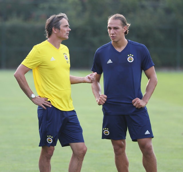 Fenerbahçeli taraftarlardan Cocu isyanı