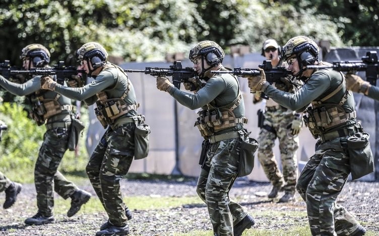 İşte SAT komandolarının nefes kesen eğitimi!