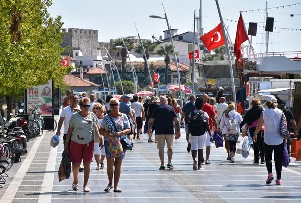 Malta bayraklı lüks yolcu gemisi Marmaris limanına demir attı