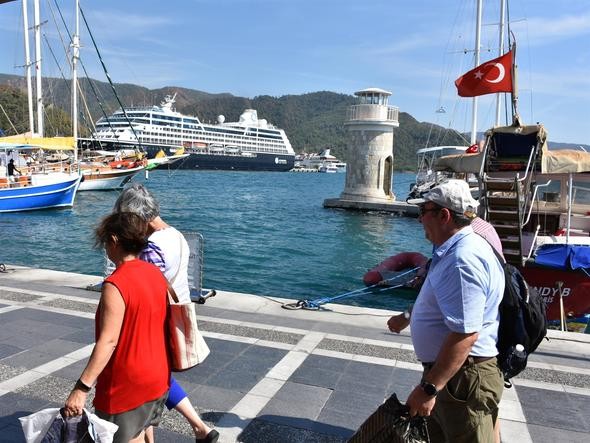 Malta bayraklı lüks yolcu gemisi Marmaris limanına demir attı