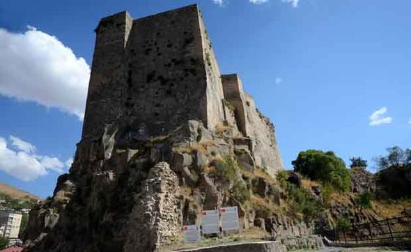  Bitlis Kalesi'ndeki mermer kitabenin sırrı çözüldü