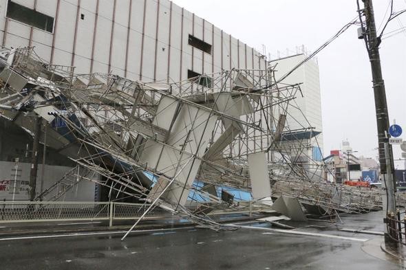 Japonya'da Jebi tayfunu: Yüz binlerce insan için tahliye emri