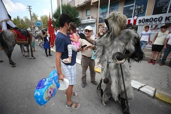 Balıkesir'in kurtuluş coşkusuna 'tülütabaklar' damga vurdu