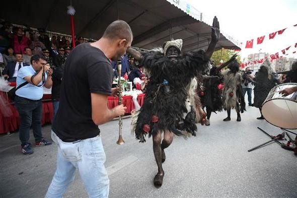 Balıkesir'in kurtuluş coşkusuna 'tülütabaklar' damga vurdu