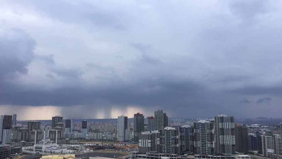 İstanbul'da gündüz geceye döndü