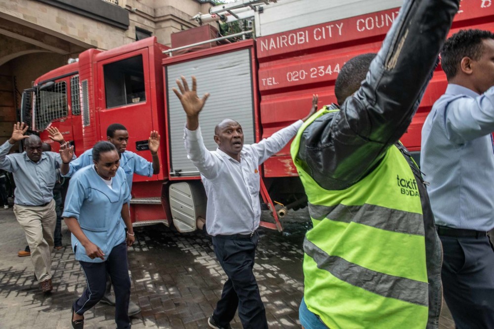 Nairobi'de otele bombalı, silahlı saldırı: 14 ölü