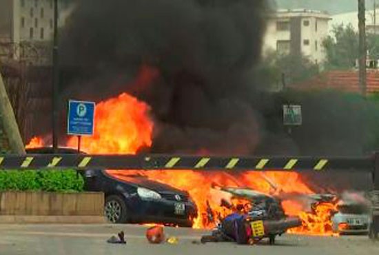 Nairobi'de otele bombalı, silahlı saldırı: 14 ölü