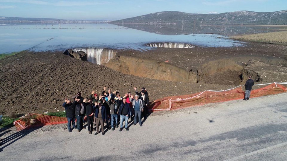 İzmir'de bir şelale daha oluştu