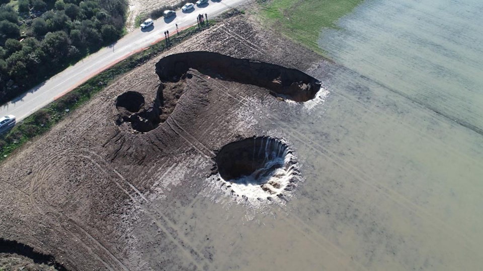 İzmir'de bir şelale daha oluştu