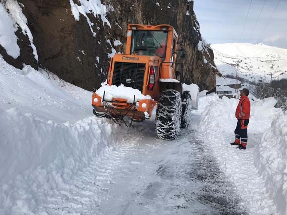 Hakkari'de kar kalınlığı 3 metreyi buldu