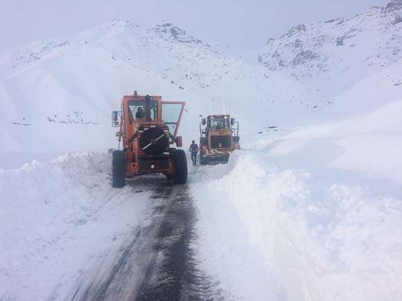 Hakkari'de kar kalınlığı 3 metreyi buldu