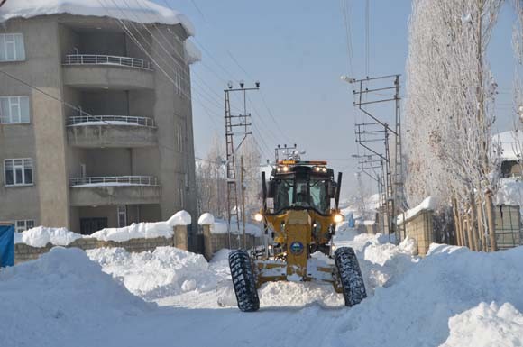 Hakkari'de kar kalınlığı 3 metreyi buldu