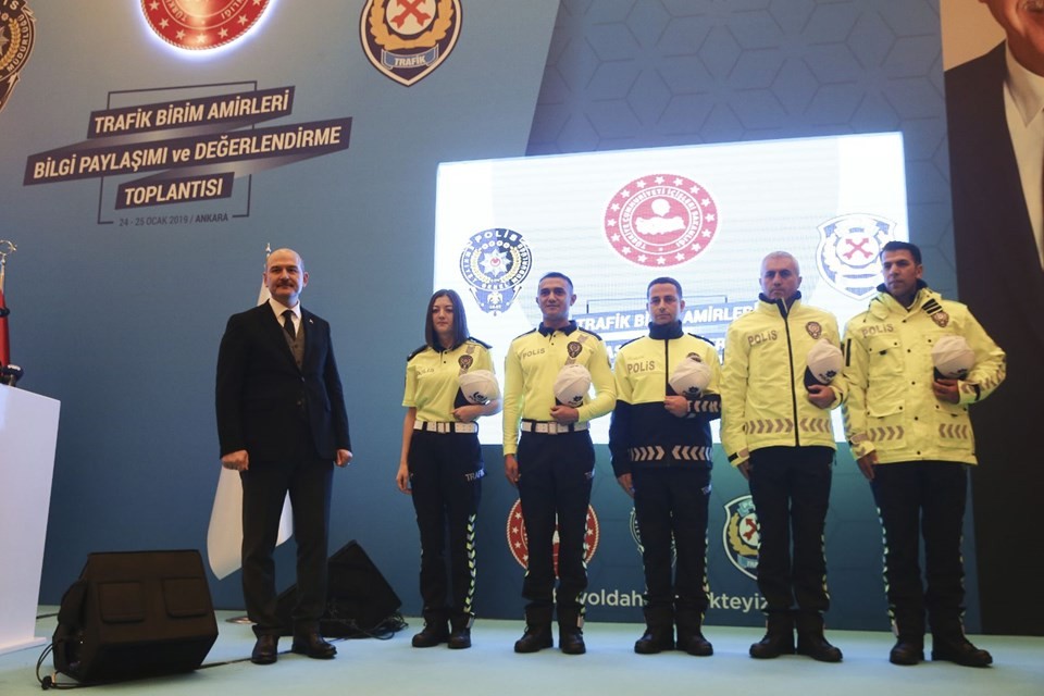 Trafik polislerine yeni üniforma