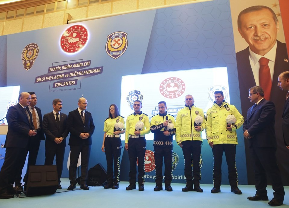 Trafik polislerine yeni üniforma